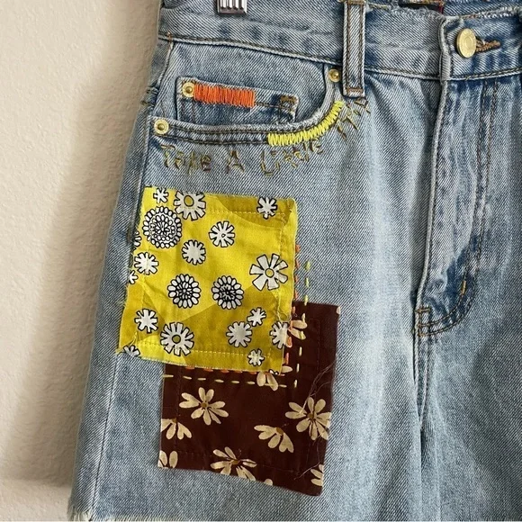 Urban Outfitters BDG Patchwork A-Line Denim Shorts Embroidered Size 24 - Picture 2 of 11